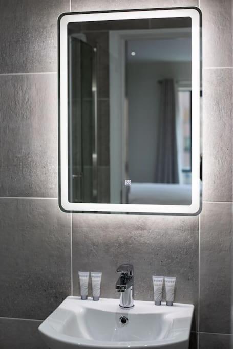 Luxury, Sleeps 6, City Centre Белфаст Екстериор снимка