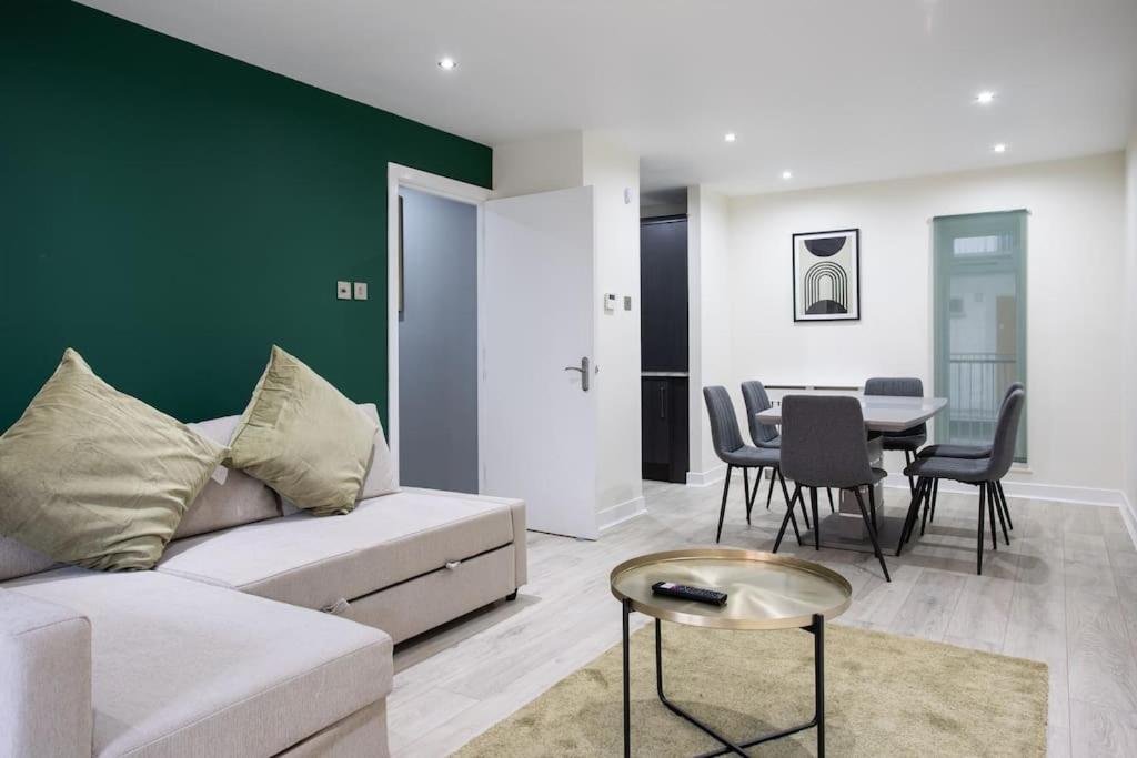 Luxury, Sleeps 6, City Centre Белфаст Екстериор снимка