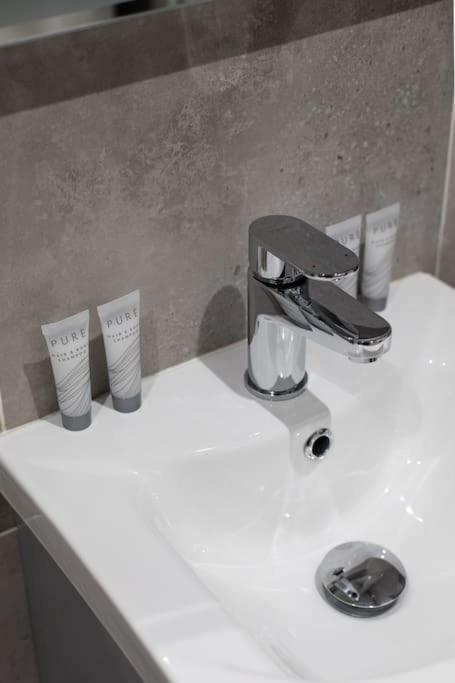 Luxury, Sleeps 6, City Centre Белфаст Екстериор снимка