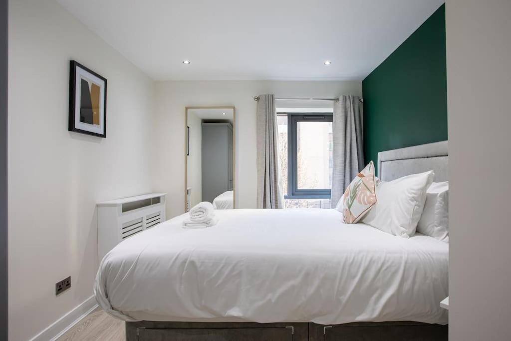 Luxury, Sleeps 6, City Centre Белфаст Екстериор снимка